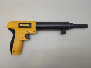 Pistola de Clavos de tiros para concreto DEWALT  -  P2201